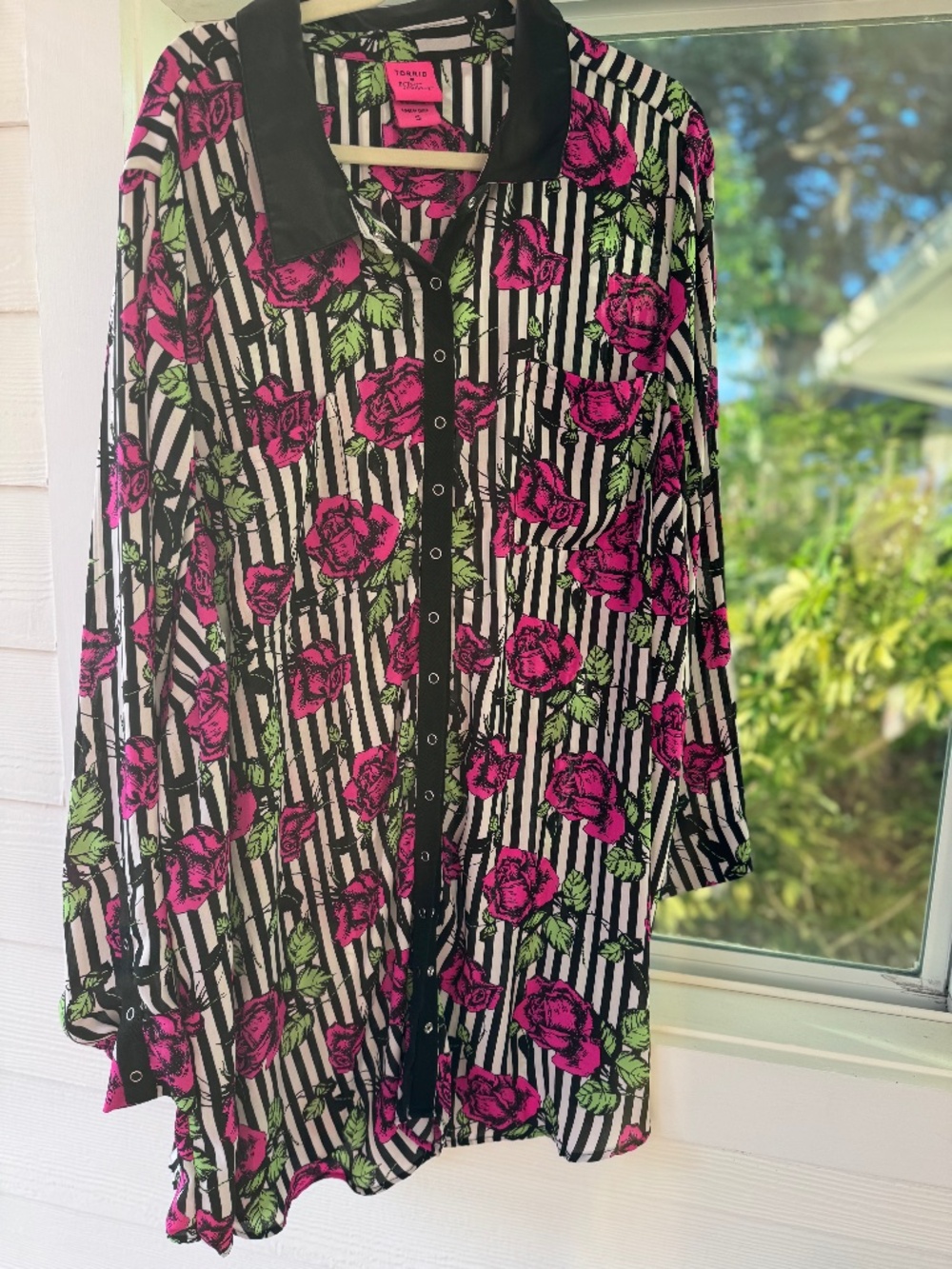 Torrid Betsey Johnson Blouse Tunic Black White Stripe Pink Rose Snaps Poly 5 XXL